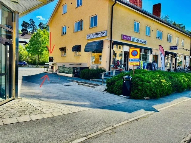 Entrén till Friskvårdspoolen i Spånga